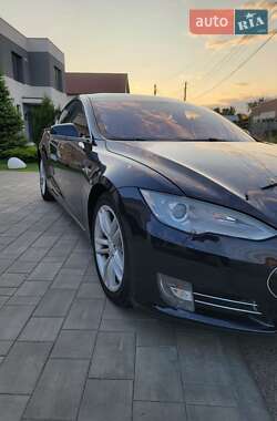 Лифтбек Tesla Model S 2013 в 