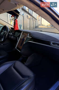 Лифтбек Tesla Model S 2015 в 