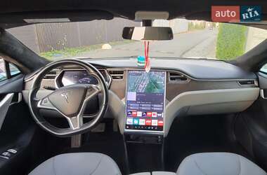 Лифтбек Tesla Model S 2013 в 