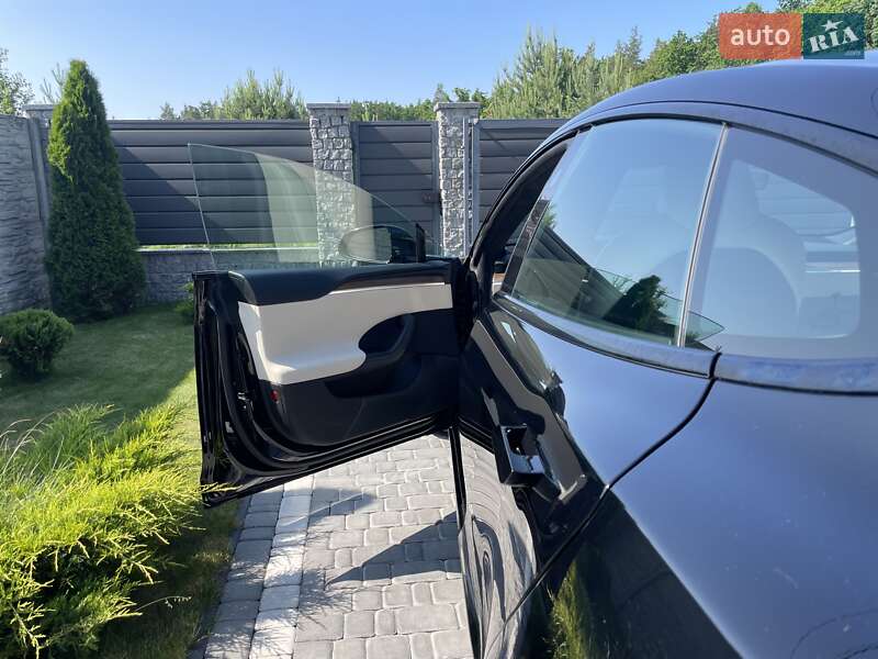 Лифтбек Tesla Model S 2022 в Житомире