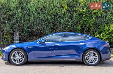 Лифтбек Tesla Model S 2015 в 