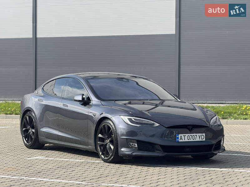 Лифтбек Tesla Model S 2015 в 