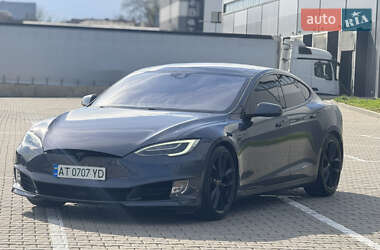 Лифтбек Tesla Model S 2015 в 