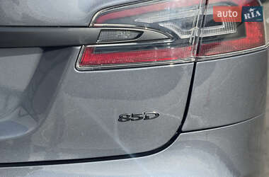 Лифтбек Tesla Model S 2015 в 