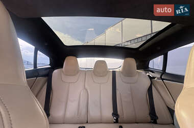 Лифтбек Tesla Model S 2015 в 
