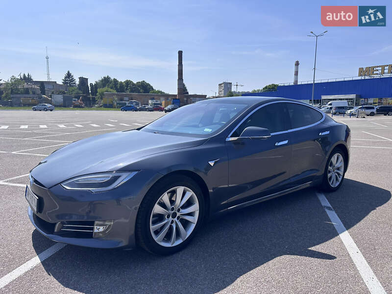 Лифтбек Tesla Model S 2017 в Житомире