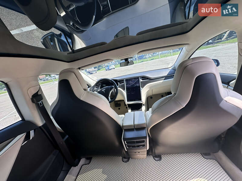 Лифтбек Tesla Model S 2017 в Житомире