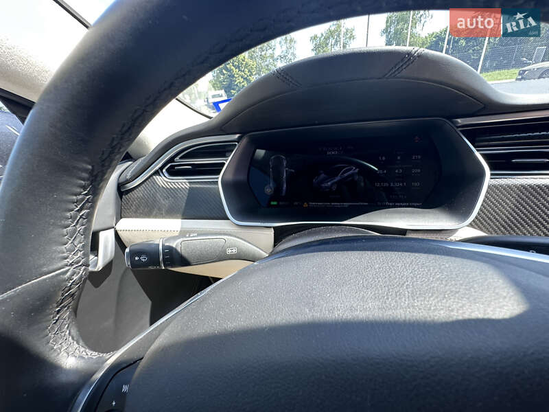 Лифтбек Tesla Model S 2017 в Житомире