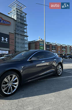 Лифтбек Tesla Model S 2016 в 
