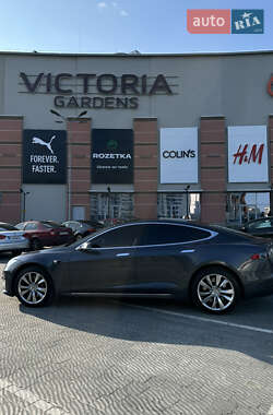 Лифтбек Tesla Model S 2016 в 