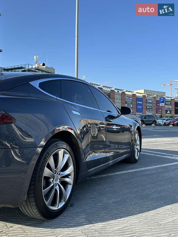 Лифтбек Tesla Model S 2016 в Львове фото 14 Лифтбек Tesla Model S 2016 в Львове
