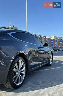 Лифтбек Tesla Model S 2016 в 