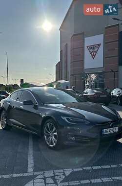 Лифтбек Tesla Model S 2016 в 