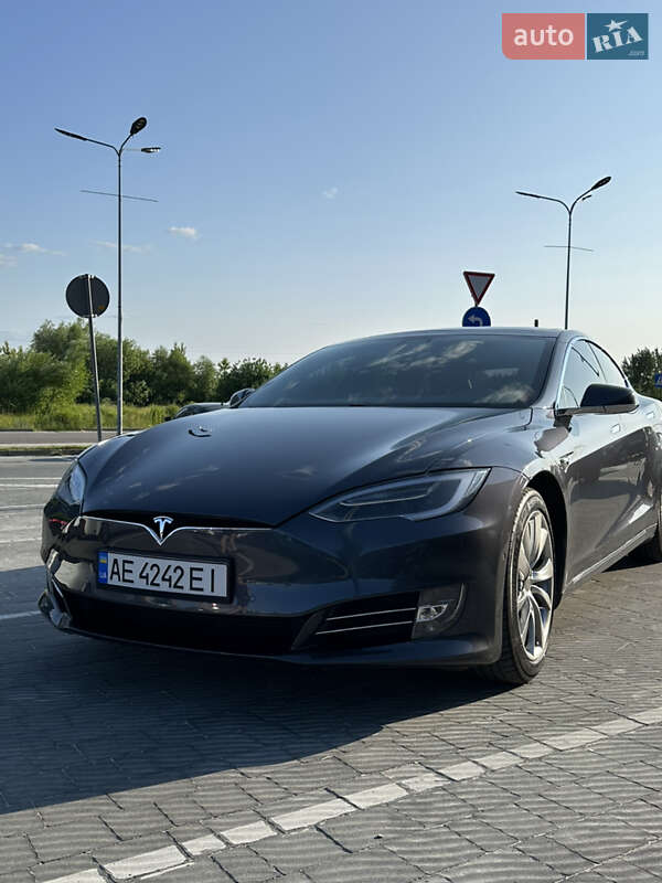 Лифтбек Tesla Model S 2016 в Львове фото 21 Лифтбек Tesla Model S 2016 в Львове