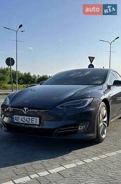 Лифтбек Tesla Model S 2016 в 