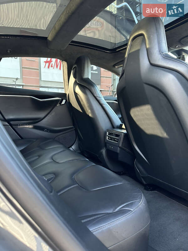Лифтбек Tesla Model S 2016 в Львове фото 26 Лифтбек Tesla Model S 2016 в Львове