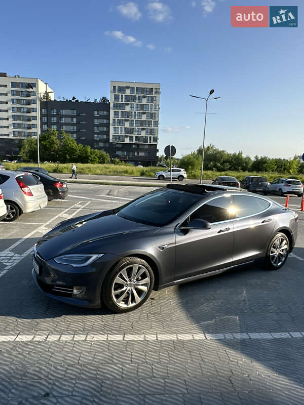 Лифтбек Tesla Model S 2016 в Львове
