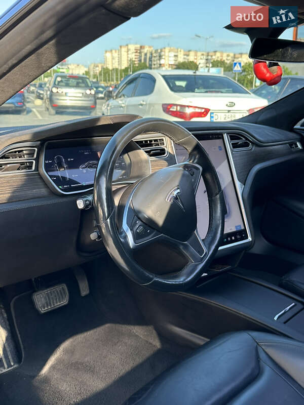 Лифтбек Tesla Model S 2016 в Львове