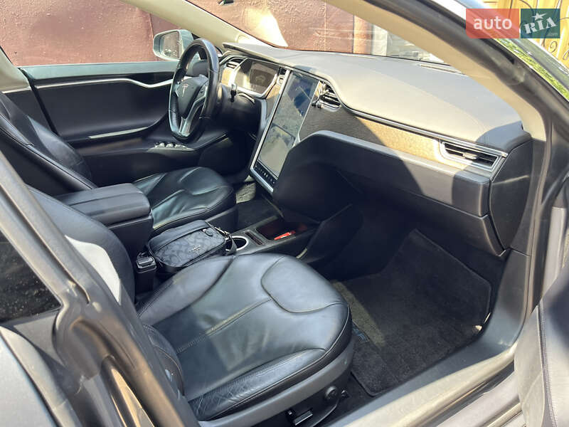 Ліфтбек Tesla Model S 2013 в Черкасах