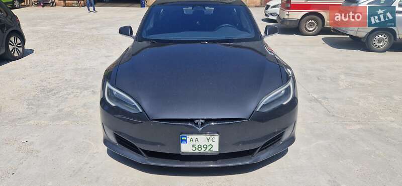 Лифтбек Tesla Model S 2017 в Киеве