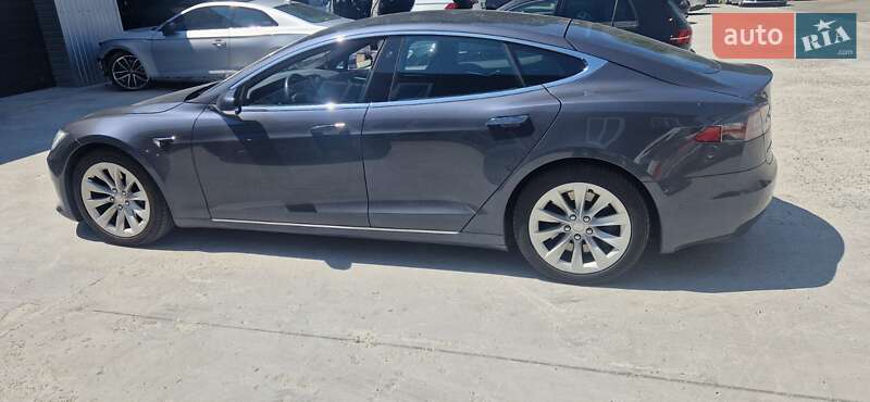 Лифтбек Tesla Model S 2017 в Киеве