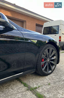 Ліфтбек Tesla Model S 2015 в 