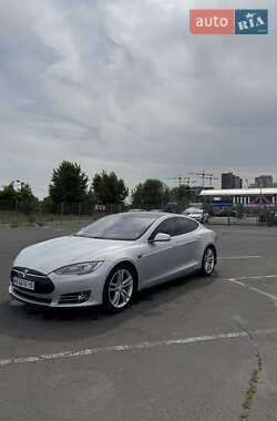 Лифтбек Tesla Model S 2013 в 