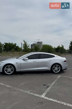 Лифтбек Tesla Model S 2013 в 