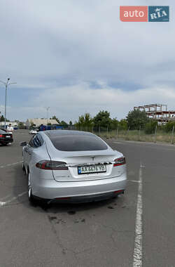 Лифтбек Tesla Model S 2013 в 