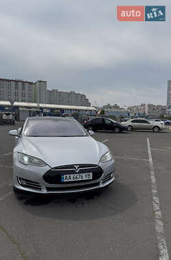 Лифтбек Tesla Model S 2013 в 