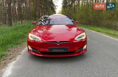 Лифтбек Tesla Model S 2017 в 