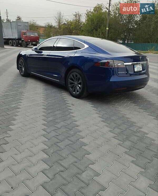 Лифтбек Tesla Model S 2016 в Киеве