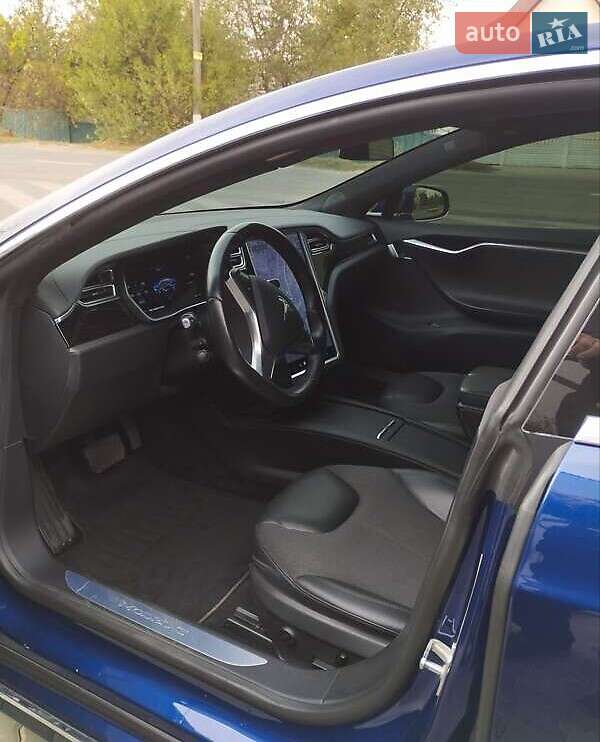 Лифтбек Tesla Model S 2016 в Киеве