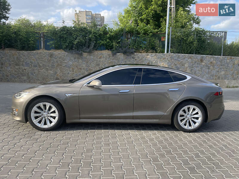 Лифтбек Tesla Model S 2016 в Виннице