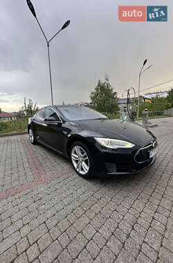 Лифтбек Tesla Model S 2015 в 
