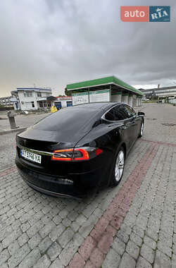 Лифтбек Tesla Model S 2015 в 