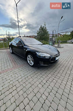 Лифтбек Tesla Model S 2015 в 