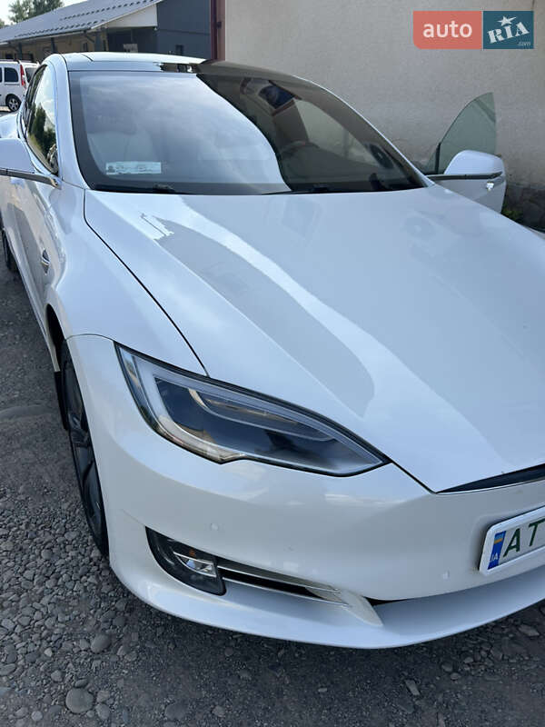 Ліфтбек Tesla Model S 2017 в Надвірній фото 4 Ліфтбек Tesla Model S 2017 в Надвірній