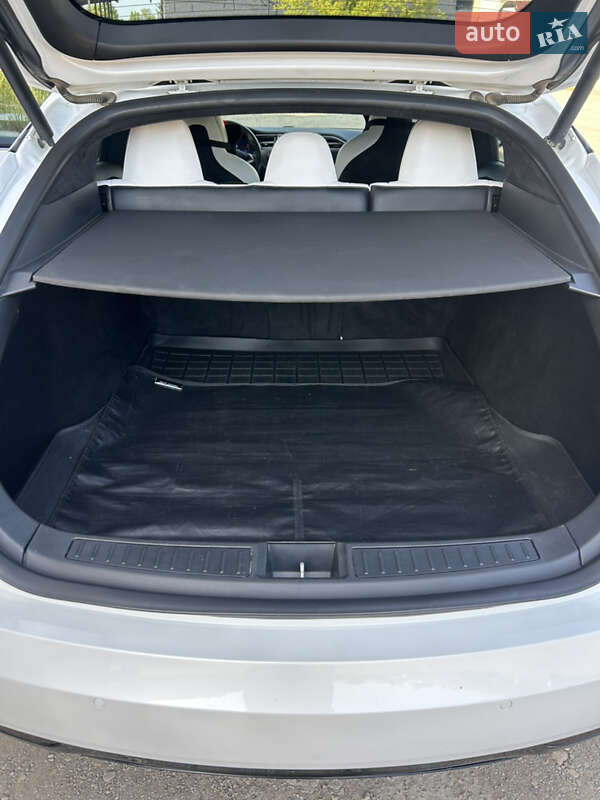 Ліфтбек Tesla Model S 2017 в Надвірній фото 11 Ліфтбек Tesla Model S 2017 в Надвірній