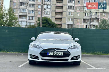 Лифтбек Tesla Model S 2015 в 
