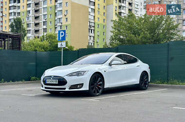 Лифтбек Tesla Model S 2015 в 