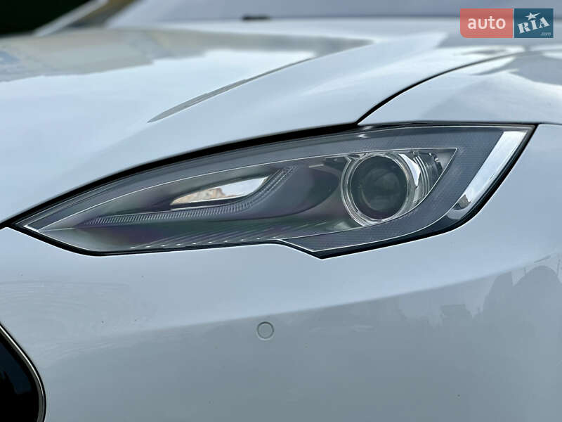 Лифтбек Tesla Model S 2015 в Киеве