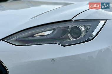 Лифтбек Tesla Model S 2015 в 