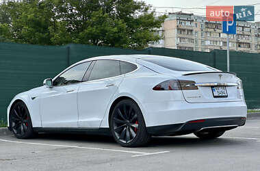 Лифтбек Tesla Model S 2015 в 