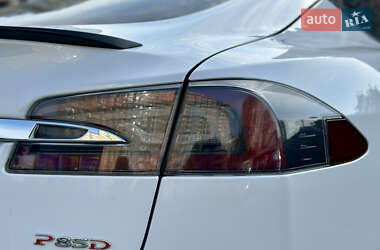 Лифтбек Tesla Model S 2015 в 