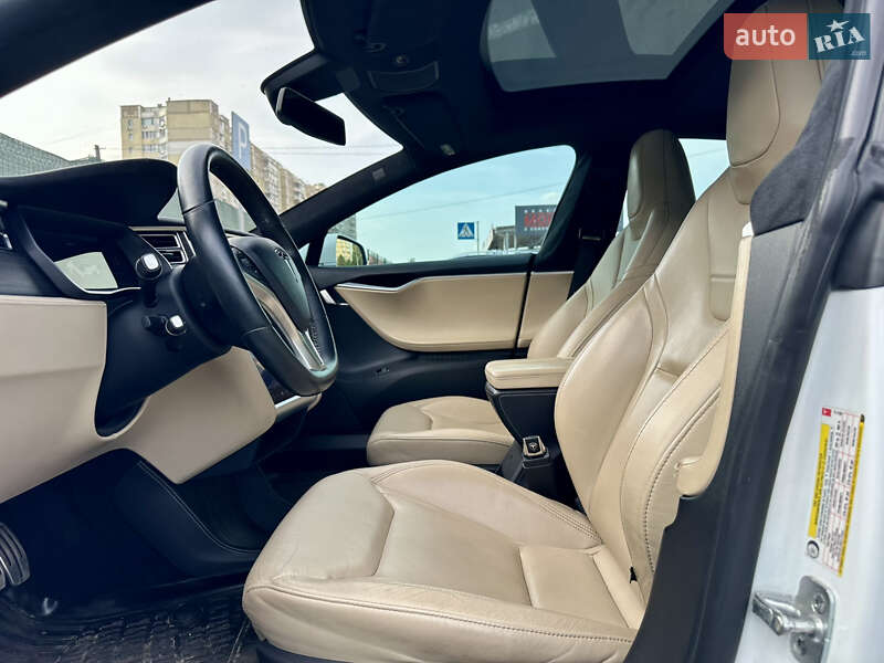 Лифтбек Tesla Model S 2015 в Киеве