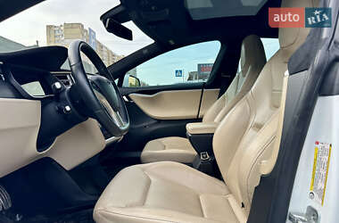 Лифтбек Tesla Model S 2015 в 
