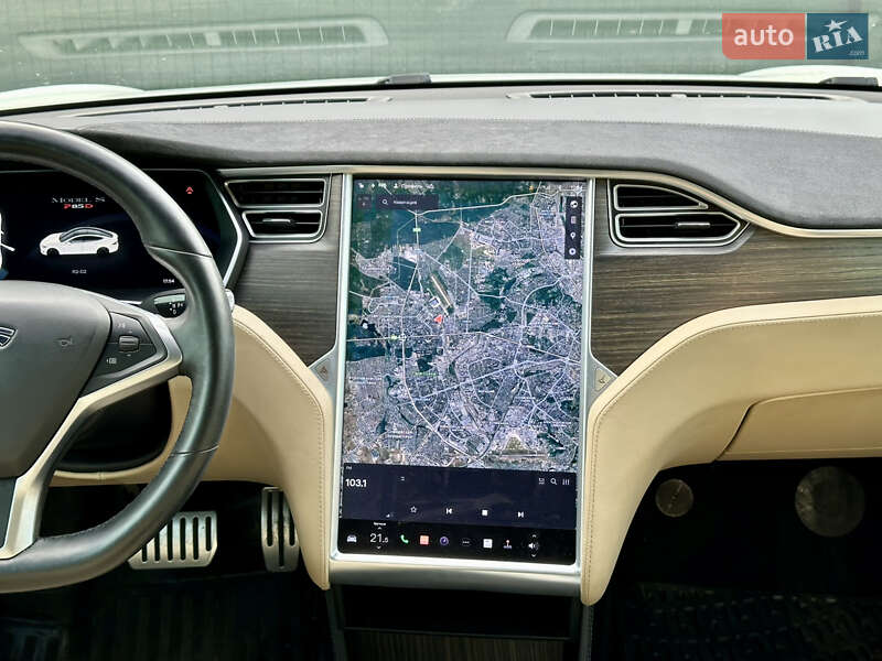 Лифтбек Tesla Model S 2015 в Киеве