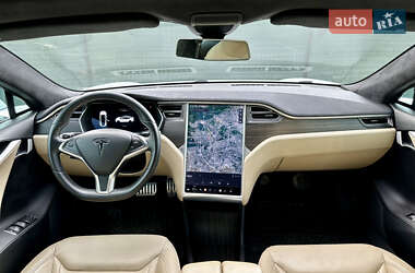 Лифтбек Tesla Model S 2015 в 