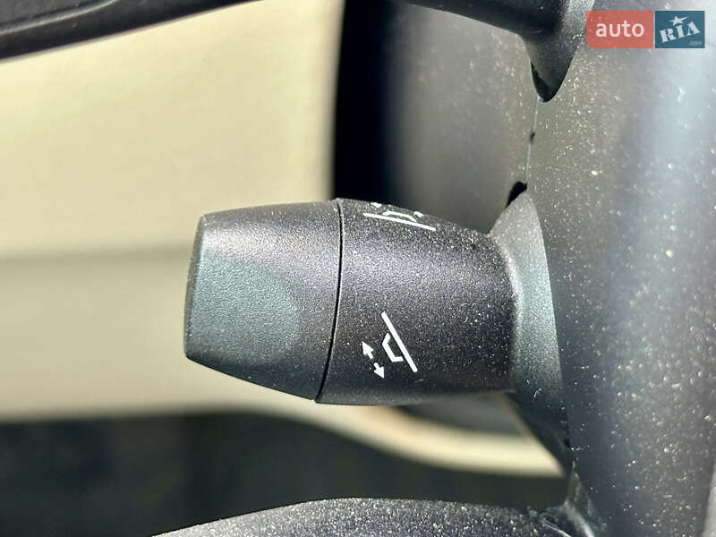 Лифтбек Tesla Model S 2015 в Киеве